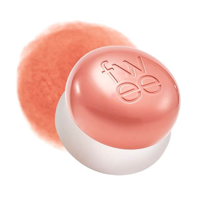 FWEE Lip&Cheek Blurry Pudding Pot in soft peach shade, showcasing a bouncy texture for a matte finish.